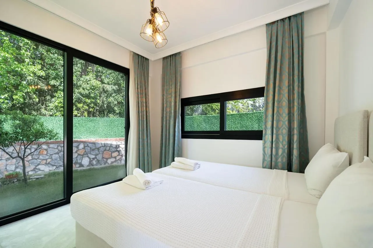 Muestakil Yuezme Havuzlu Genis Bahceli Villa Loft